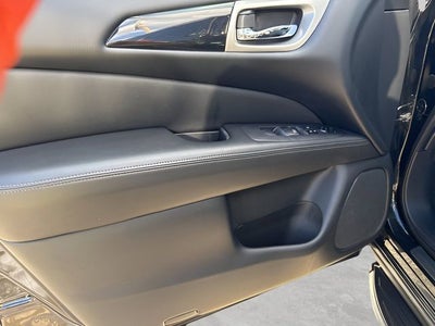 2020 Nissan Pathfinder SV