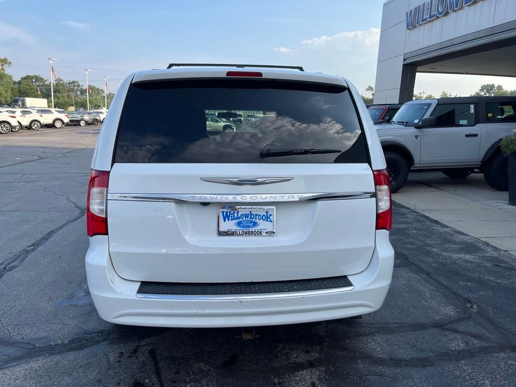 2016 Chrysler Town & Country Touring
