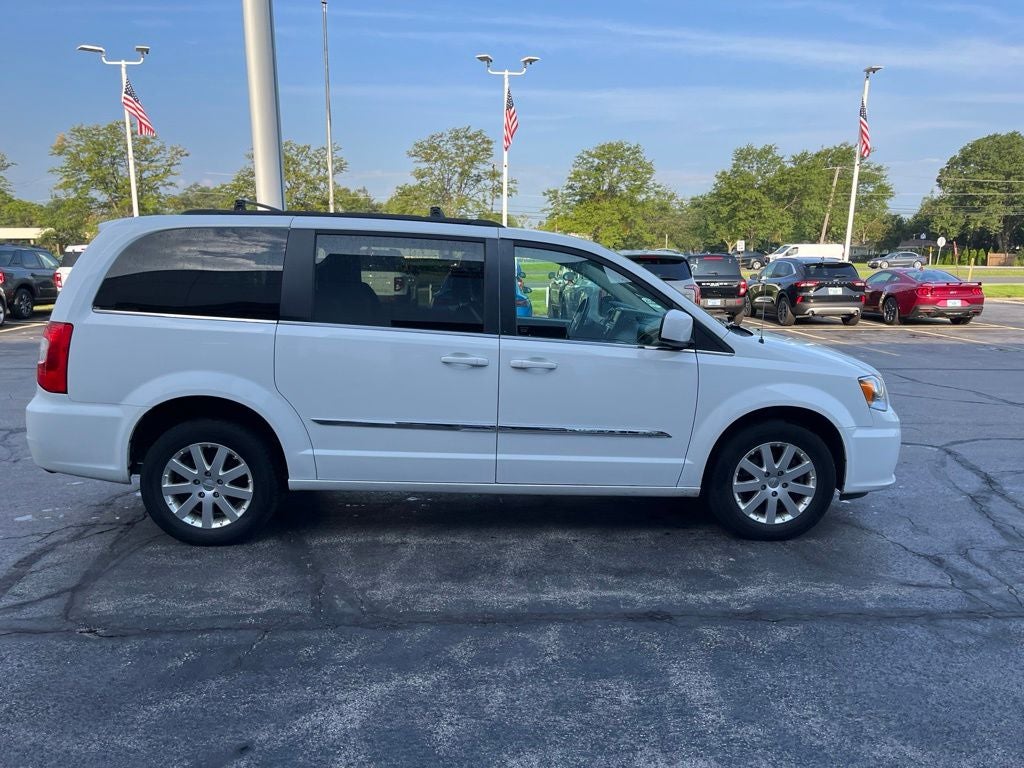 2016 Chrysler Town & Country Touring