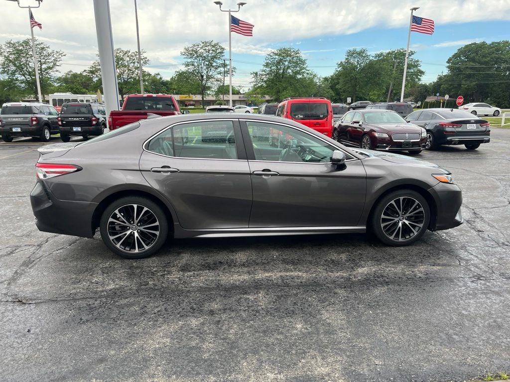 2020 Toyota Camry SE