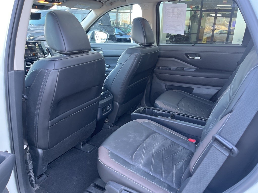 2024 Nissan Pathfinder Platinum