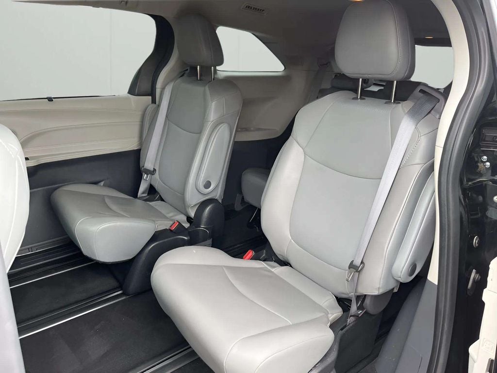2022 Toyota Sienna XLE 7 Passenger