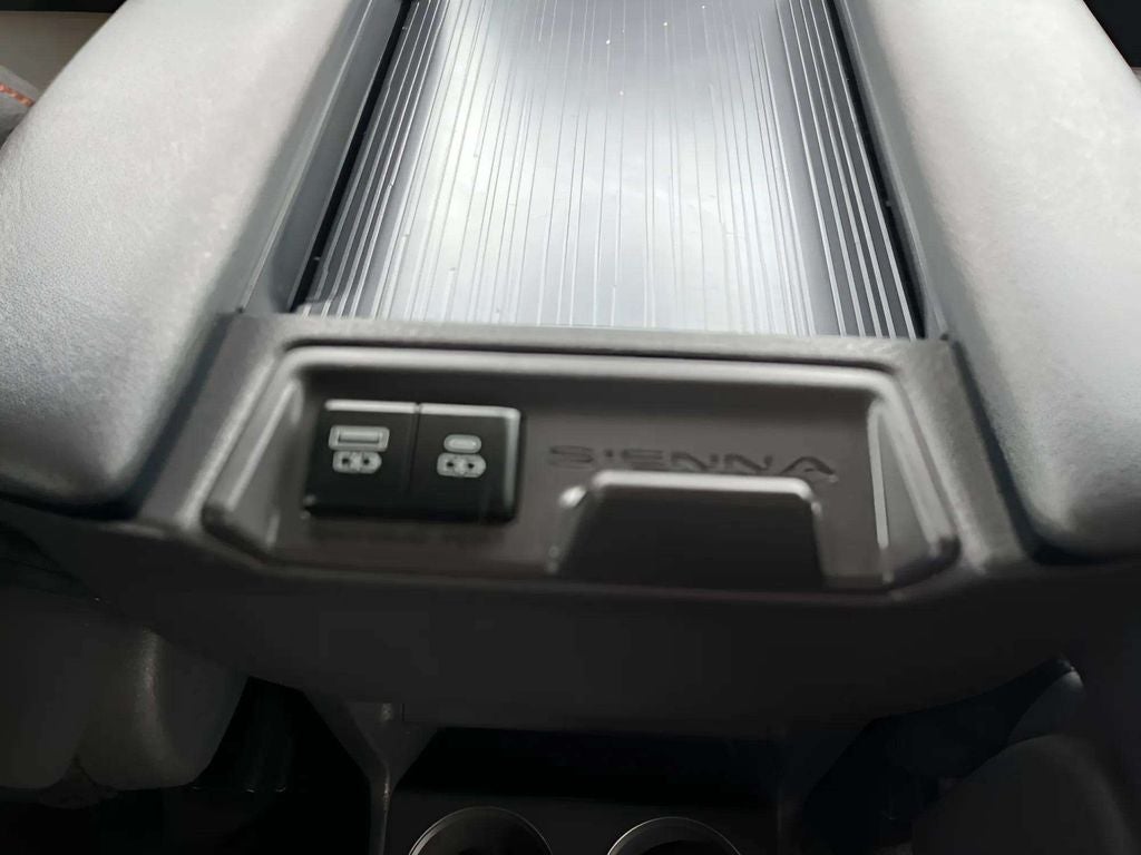 2021 Toyota Sienna XSE 7 Passenger