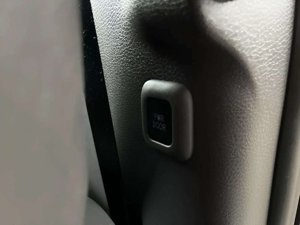 2021 Toyota Sienna XSE 7 Passenger