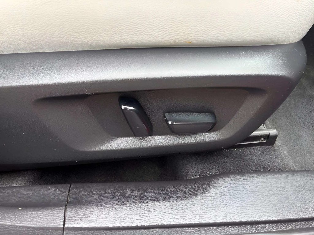 2023 Mitsubishi Outlander Base