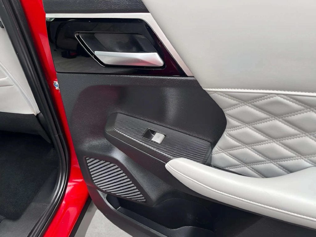 2023 Mitsubishi Outlander Base
