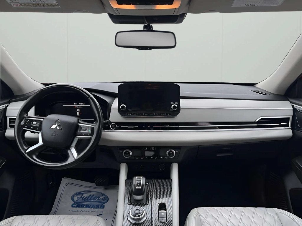 2023 Mitsubishi Outlander Base
