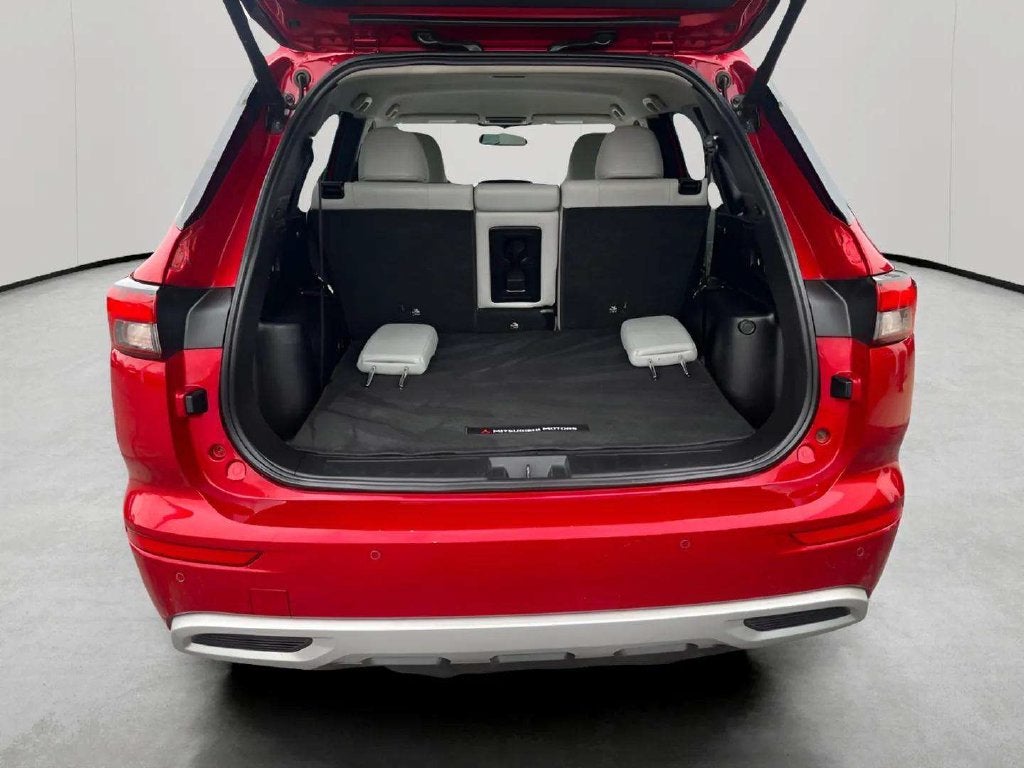 2023 Mitsubishi Outlander Base