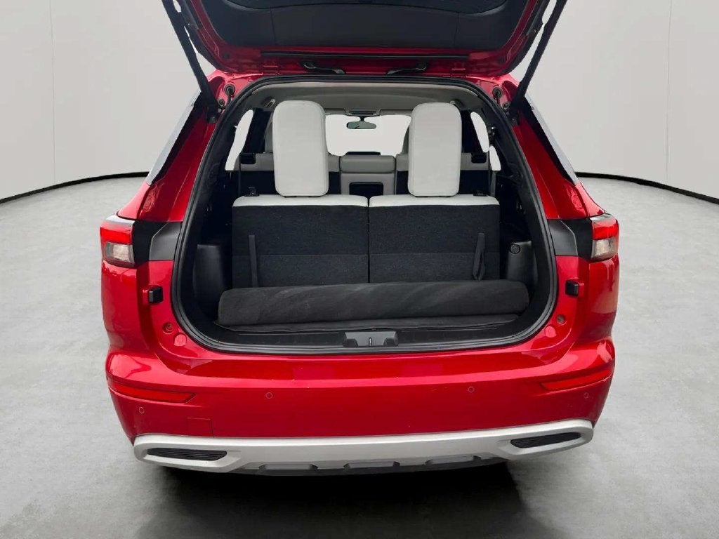 2023 Mitsubishi Outlander Base
