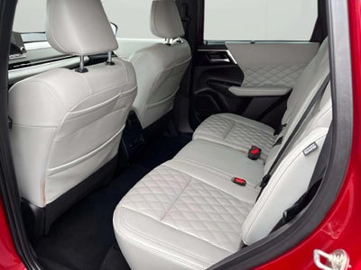 2023 Mitsubishi Outlander Base