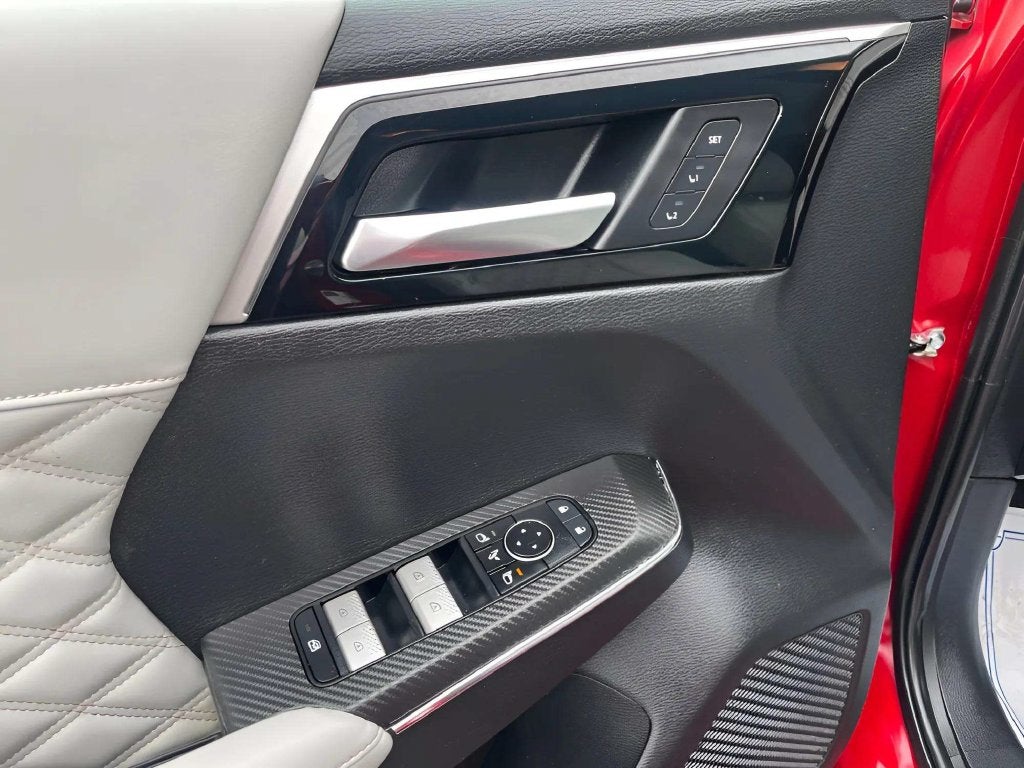 2023 Mitsubishi Outlander Base