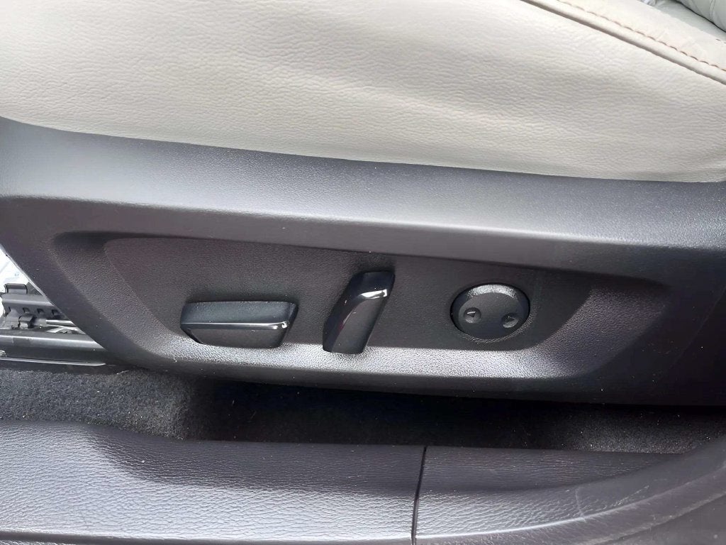 2023 Mitsubishi Outlander Base