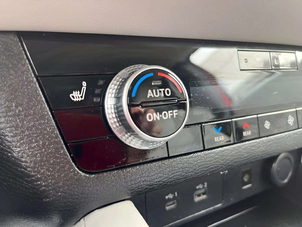 2023 Mitsubishi Outlander Base