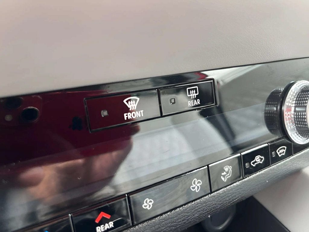 2023 Mitsubishi Outlander Base