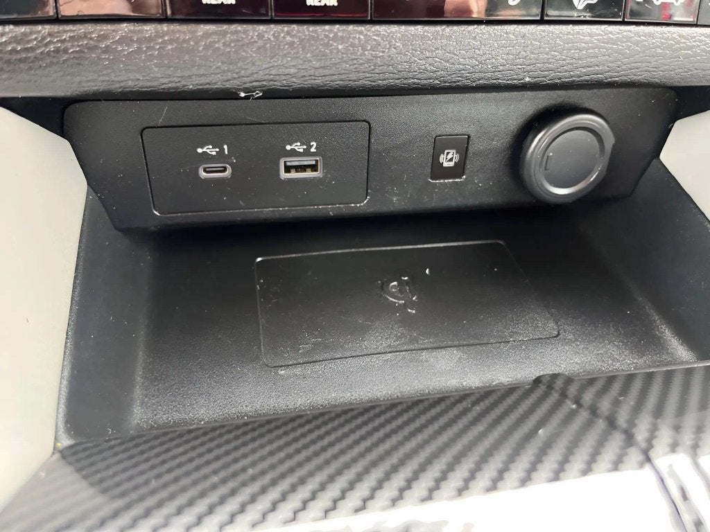 2023 Mitsubishi Outlander Base