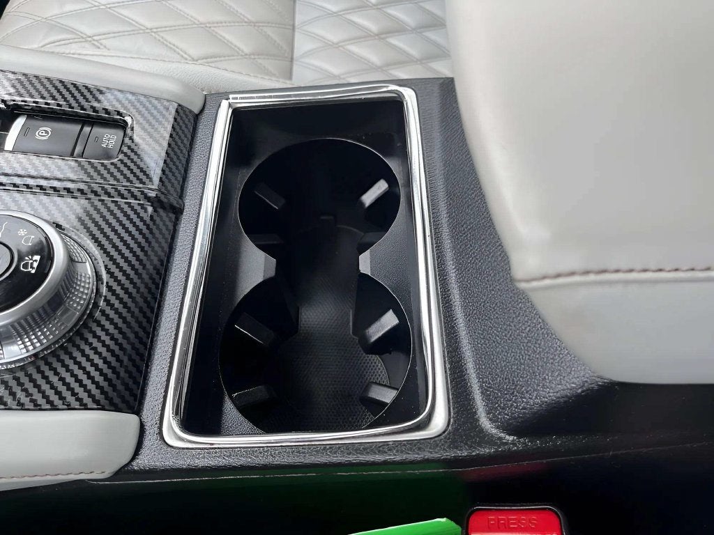 2023 Mitsubishi Outlander Base
