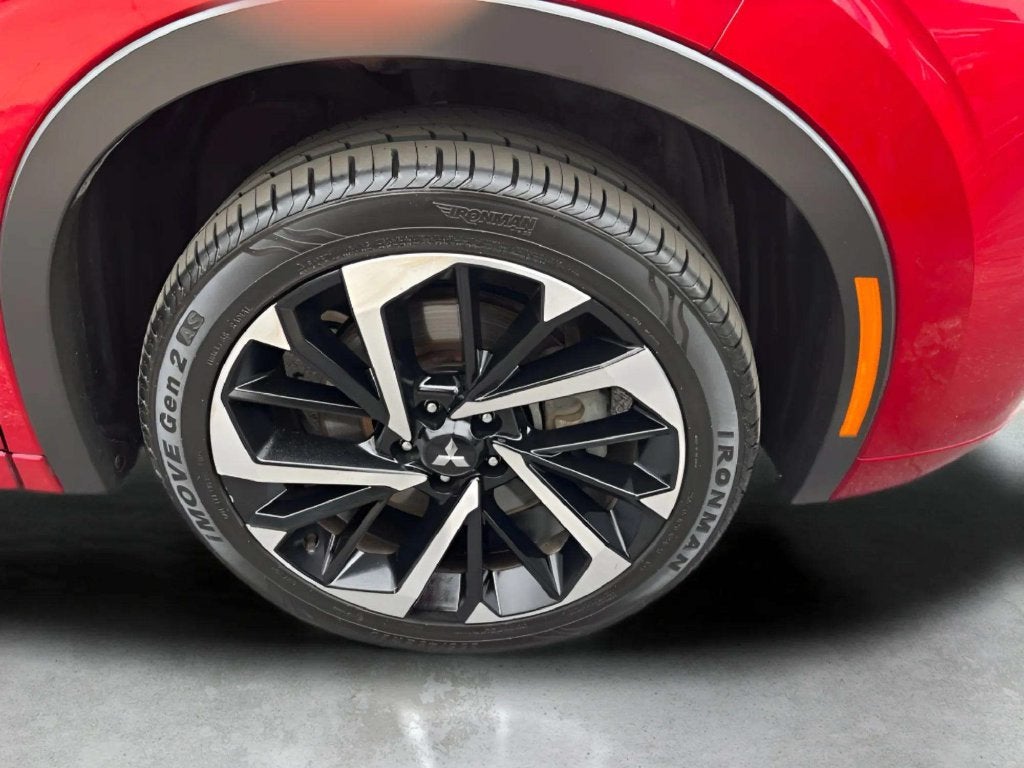 2023 Mitsubishi Outlander Base