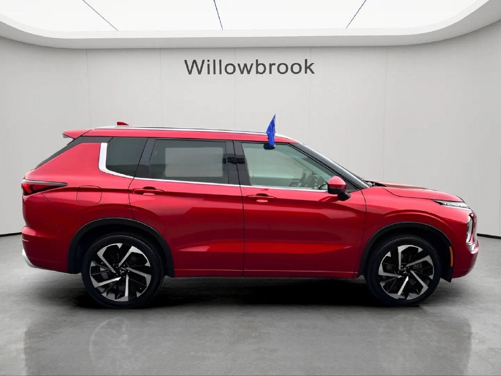 2023 Mitsubishi Outlander Base