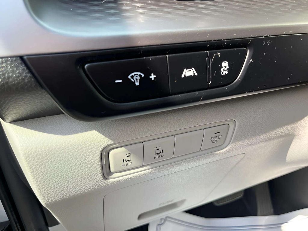 2024 Kia Carnival LX